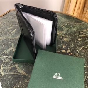 Sheridan black leather 10 Cd Zippered Holder, New